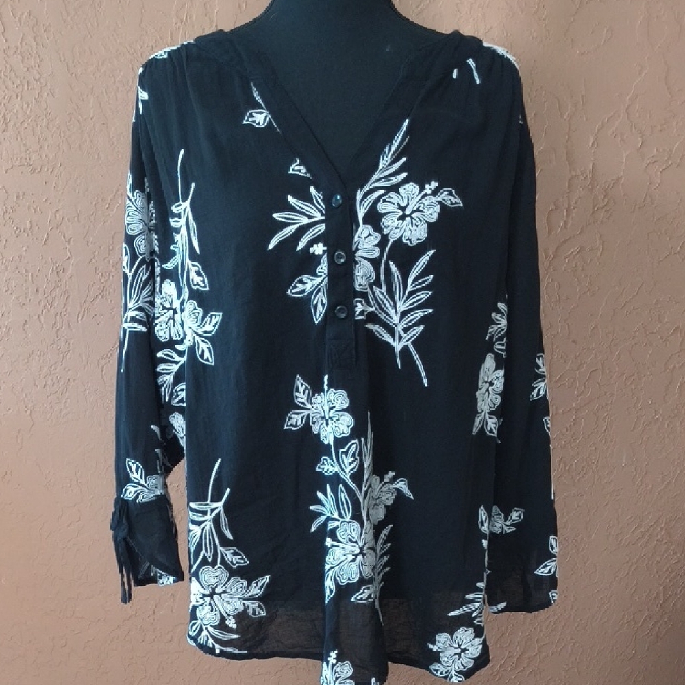 Alfred Dunner Black and White Flutter Sleeve Embroidered Blouse Size 2X